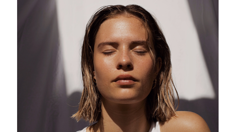 TAK TAKIŞTIR YAKIŞTIR: SEPTUM PIERCINGININ MİNİMAL HALİ