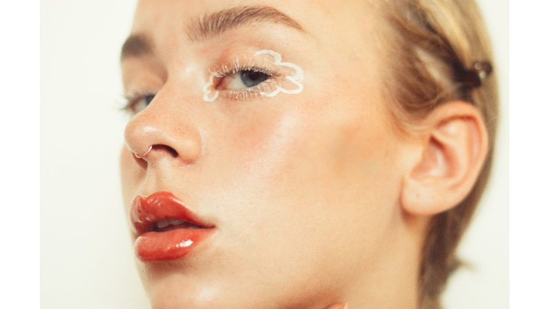 GÜNÜN MAKYAJI: GÖKYÜZÜNDE BULUTLAR VE YÜZÜNDE BULUTLAR