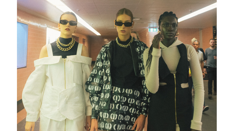 ARKADAŞLARINIZLA BİR GÜNÜ MODA HAFTASINDAYMIŞ GİBİ GEÇİRİN