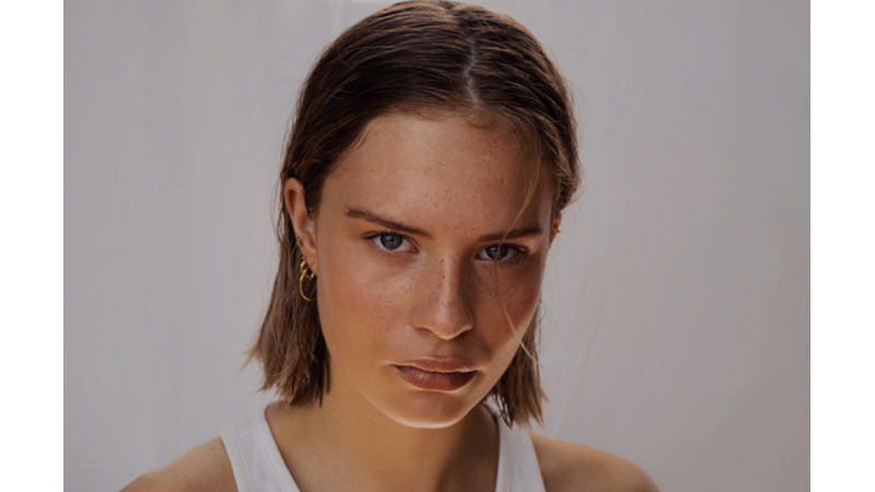 TAK TAKIŞTIR YAKIŞTIR: SEPTUM PIERCINGININ MİNİMAL HALİ