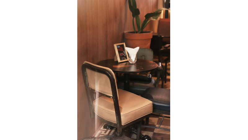 KEYİF İÇİN RAHAT OLMASI ŞART: OTURDUĞUNUZ KAFEDE SANDALYELERİN NASIL OLMASINI İSTERSİNİZ?