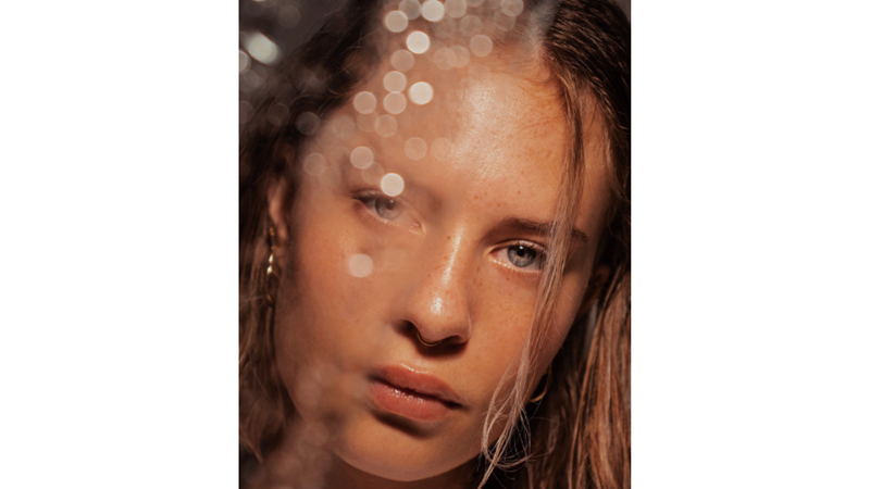 TAK TAKIŞTIR YAKIŞTIR: SEPTUM PIERCINGININ MİNİMAL HALİ