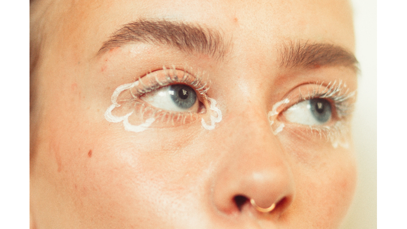 GÜNÜN MAKYAJI: GÖKYÜZÜNDE BULUTLAR VE YÜZÜNDE BULUTLAR