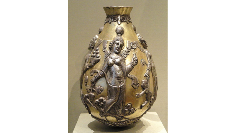 GÜÇLÜ, LEKESİZ, SAF TANRIÇA: ANAHİTA