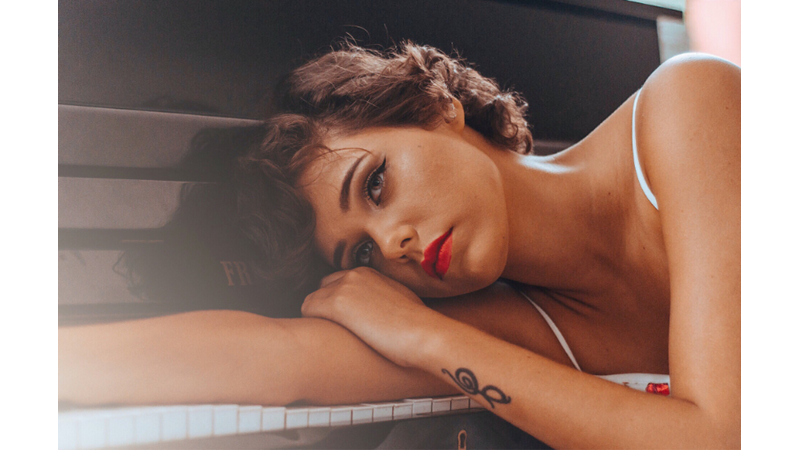 GÜNÜN MAKYAJI: RETRO HAVASI OLAN KLASİK MAKYAJ