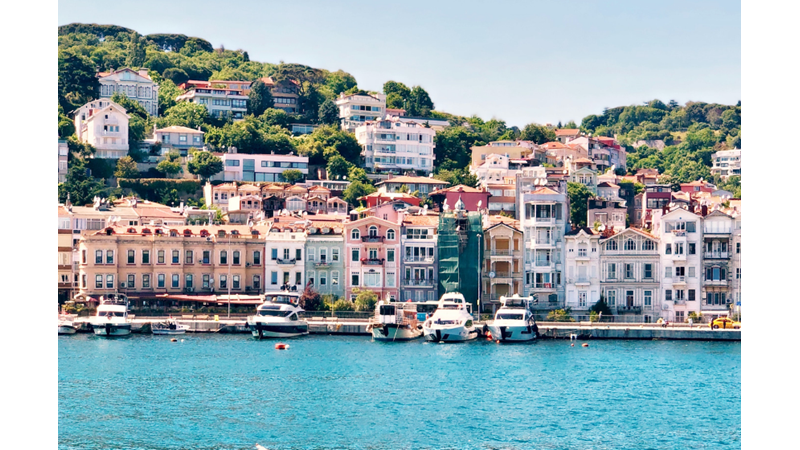 BİR YABANCININ İSTANBUL'DA GEZDİĞİ YERLER VE GİYDİĞİ KIYAFETLER