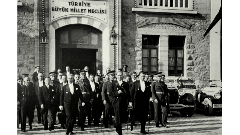 TBMM'NİN 308 NUMARALI SALTANATI KALDIRMA KARARI