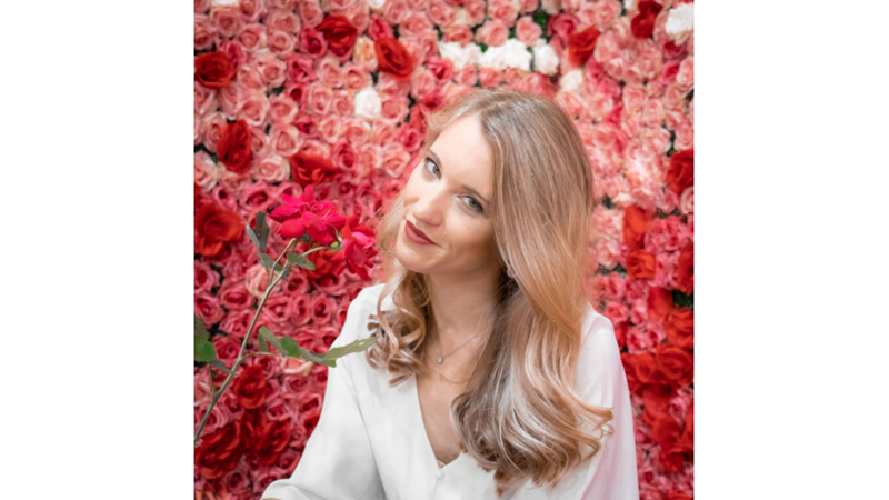 İLHAMLIK POZLAR: GÜLLER İÇİNDE BİR GÜL