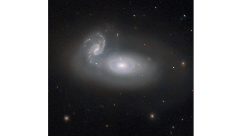 GALAKSİLER BİLE BİRBİRİNE KARIŞTI BİZ HALA... :  MCG+05-31-045