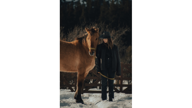 SİYAH SEVERLERE SONBAHARDAN KIŞA GEÇİŞ KOMBİNİ