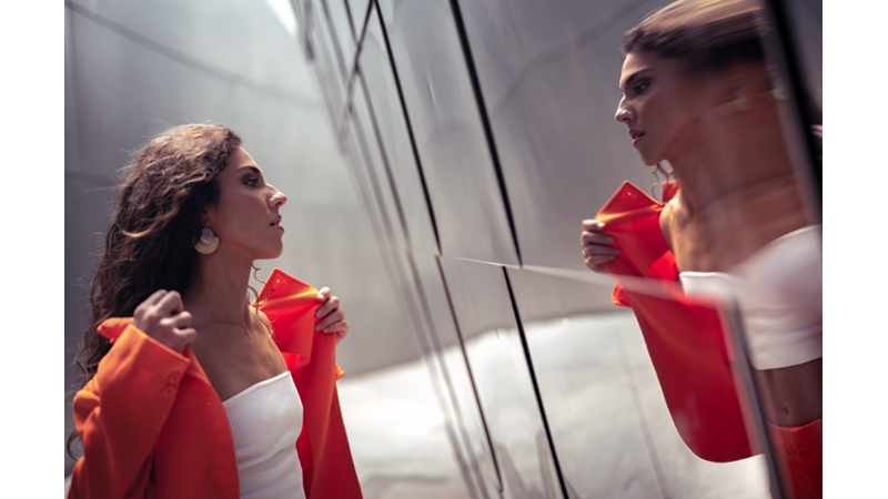 GÜNEŞ YÜZÜNÜ GÖSTERİNCE HEMEN RENKLİ GİYİNİRİM KOMBİNİ