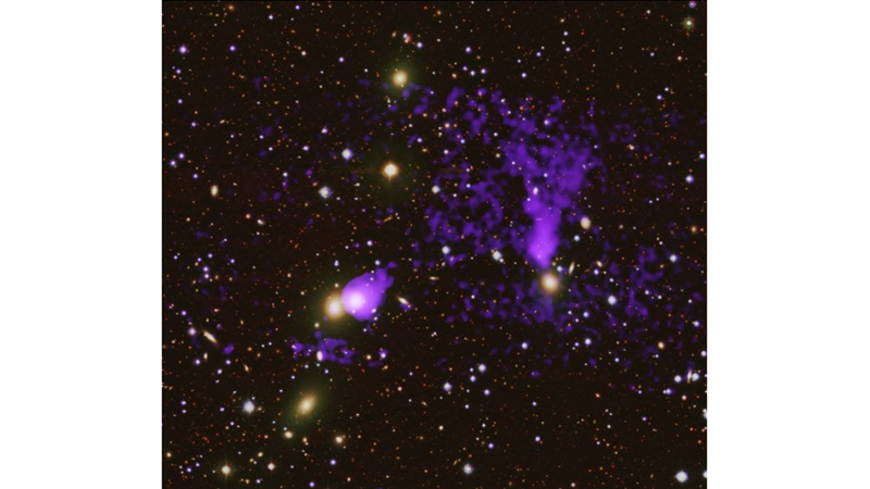 GALAXY WITH INTERSECTING GAS FLOWS: Z8338