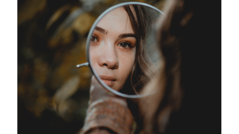 İNSANIN ÖNCE KENDİNE BAKMASI LAZIM