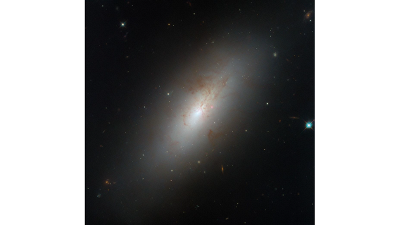 EĞİLMİŞ GİBİ GÖRÜNEN GALAKSİ: NGC 4694