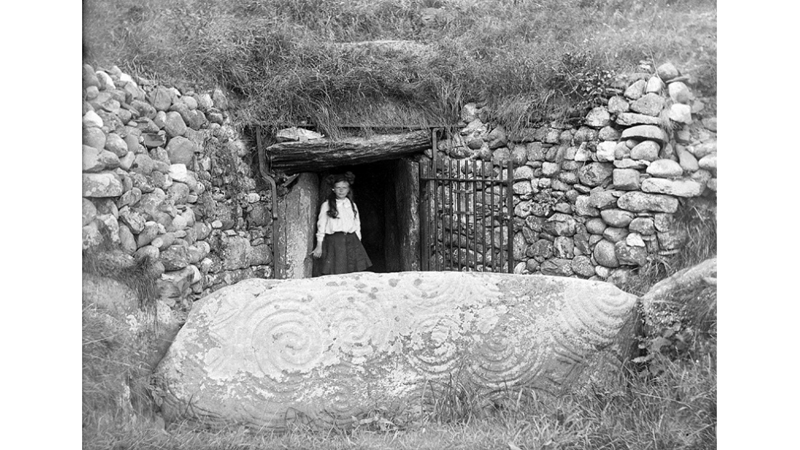 TARİH ÖNCESİ ANIT: NEWGRANGE