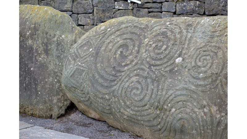 TARİH ÖNCESİ ANIT: NEWGRANGE