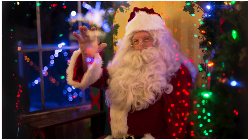 YILBAŞI GECESİ EVLERİMİZİ GEZEN KIRMIZILI ADAM