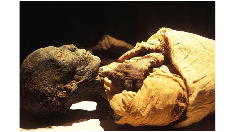 TUTANKAMON'DAN SONRA YENİ BİR FİRAVUN MEZARI KEŞFEDİLDİ!