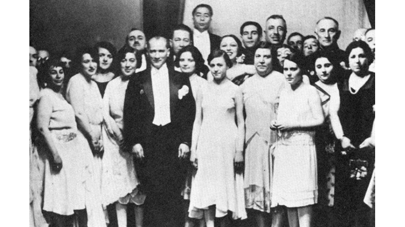 “DÜNYADA HER ŞEY KADININ ESERİDİR”: 8 MART DÜNYA KADINLAR GÜNÜ KUTLU OLSUN!