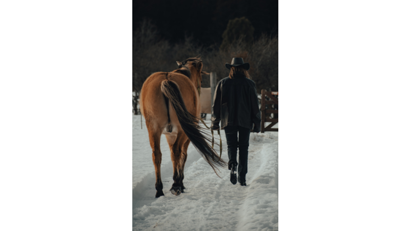 SİYAH SEVERLERE SONBAHARDAN KIŞA GEÇİŞ KOMBİNİ