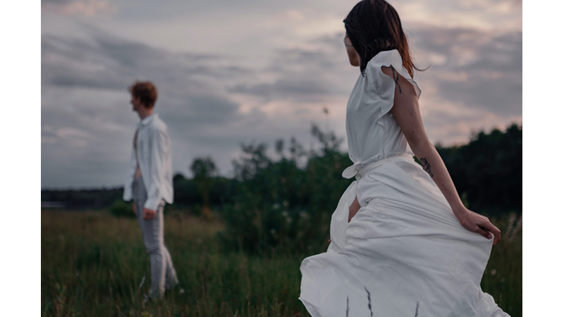 İLHAMLIK POZLAR: ŞEHİRDEN UZAK SEVDİĞİNE YAKIN