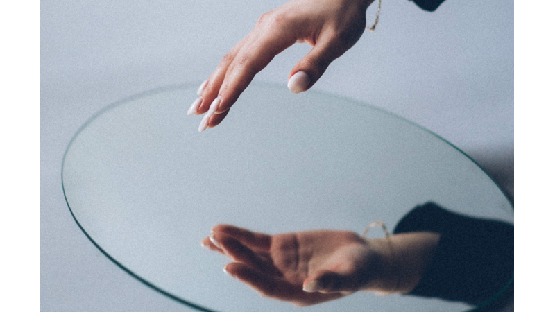 İNSANIN ÖNCE KENDİNE BAKMASI LAZIM