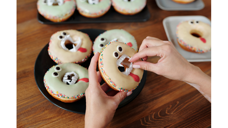 CADILAR BAYRAMI'NIN AİLE EĞLENCESİ HALİ: KOSTÜM, DEKOR VE YİYECEKLER (PART II)