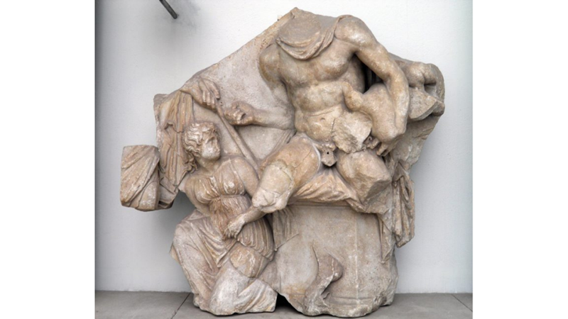 ANADOLU’DAN KOPARILAN SUNAK: PERGAMON ZEUS SUNAĞI