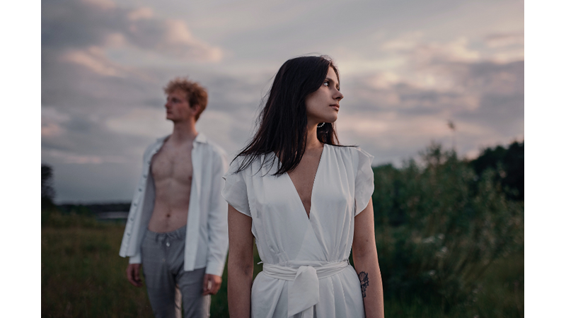 İLHAMLIK POZLAR: ŞEHİRDEN UZAK SEVDİĞİNE YAKIN