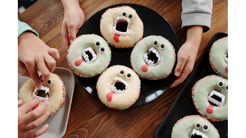 CADILAR BAYRAMI'NIN AİLE EĞLENCESİ HALİ: KOSTÜM, DEKOR VE YİYECEKLER (PART II)