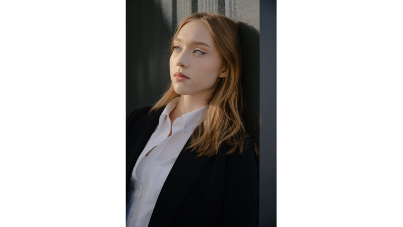 MEŞGULMÜŞ GİBİ AMA HAFTASONU RAHATLIĞI ÜZERİNDE