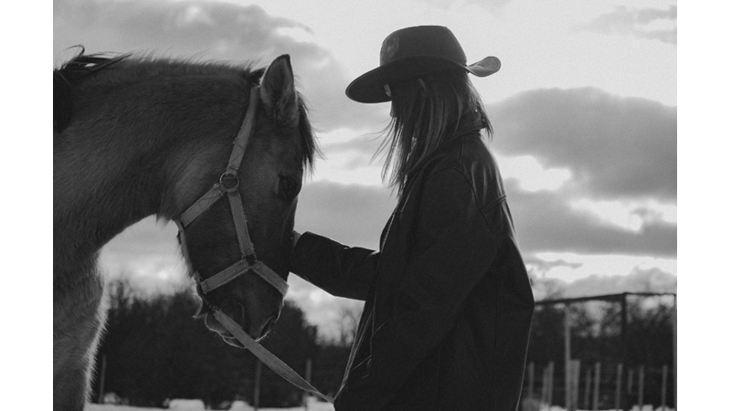 SİYAH SEVERLERE SONBAHARDAN KIŞA GEÇİŞ KOMBİNİ