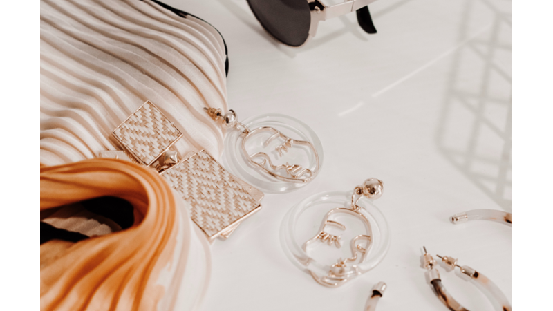 TAK TAKIŞTIR YAKIŞTIR: TREND AMA SIRADANLAŞMAMIŞ