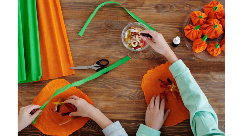 CADILAR BAYRAMI'NIN AİLE EĞLENCESİ HALİ: KOSTÜM, DEKOR VE YİYECEKLER (PART I)