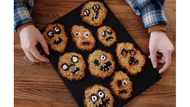 CADILAR BAYRAMI'NIN AİLE EĞLENCESİ HALİ: KOSTÜM, DEKOR VE YİYECEKLER (PART I)