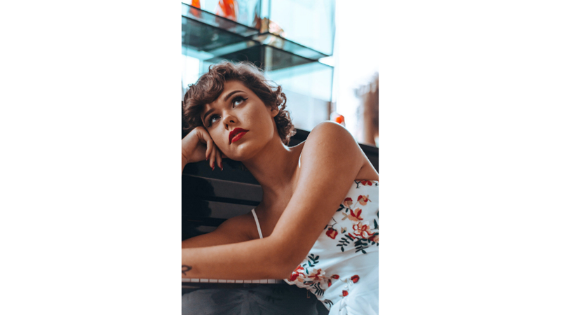 GÜNÜN MAKYAJI: RETRO HAVASI OLAN KLASİK MAKYAJ