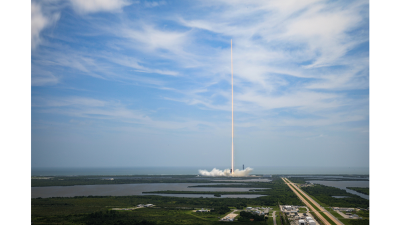 THE DRAGON BEAMS UP: FALCON 9 ROCKET -Friendz10