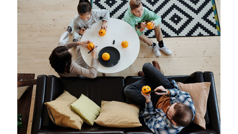 CADILAR BAYRAMI'NIN AİLE EĞLENCESİ HALİ: KOSTÜM, DEKOR VE YİYECEKLER (PART I)