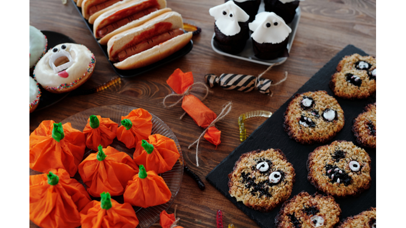 CADILAR BAYRAMI'NIN AİLE EĞLENCESİ HALİ: KOSTÜM, DEKOR VE YİYECEKLER (PART I)