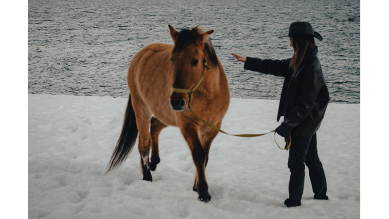 SİYAH SEVERLERE SONBAHARDAN KIŞA GEÇİŞ KOMBİNİ