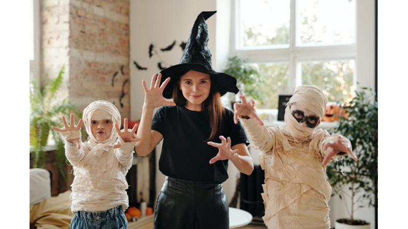 CADILAR BAYRAMI'NIN AİLE EĞLENCESİ HALİ: KOSTÜM, DEKOR VE YİYECEKLER (PART I)