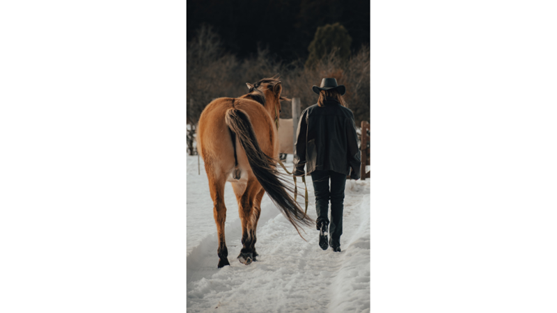 SİYAH SEVERLERE SONBAHARDAN KIŞA GEÇİŞ KOMBİNİ