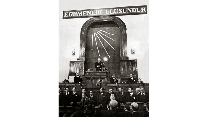 TBMM’DEKİ ‘EGEMENLİK, KAYITSIZ ŞARTSIZ MİLLETİNDİR’ LEVHASININ GEÇMİŞİ