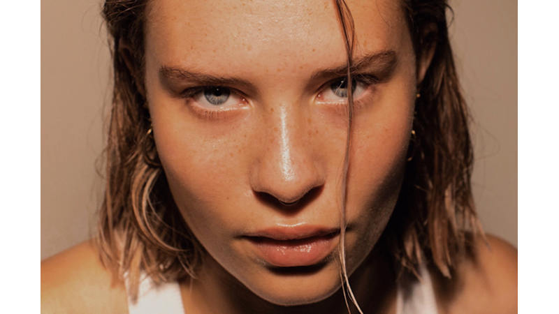 TAK TAKIŞTIR YAKIŞTIR: SEPTUM PIERCINGININ MİNİMAL HALİ