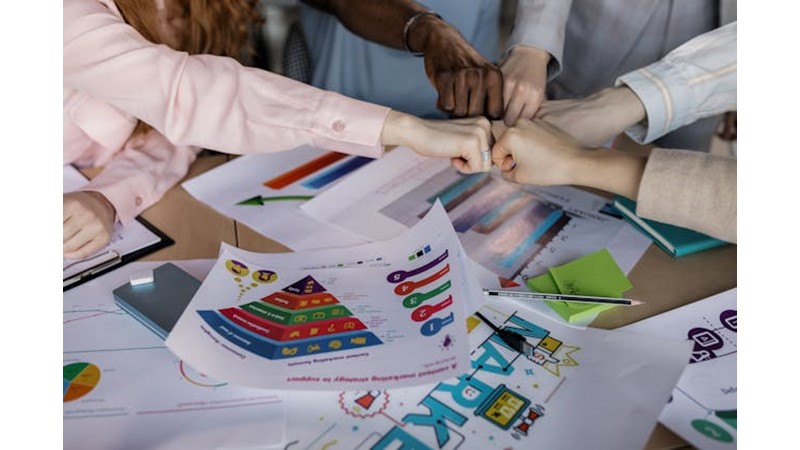 Aynı Fikre Kenetlenmek