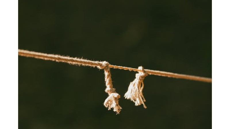 Güçlü Baş Zayıf Ayaklar