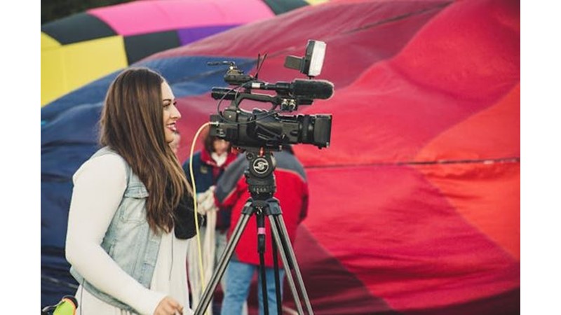 Her Şeyi Bilmek ya da Duyulmak İstenileni Söylemek