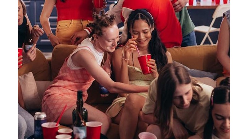 Sosyal Ortama Takılı Kalmak