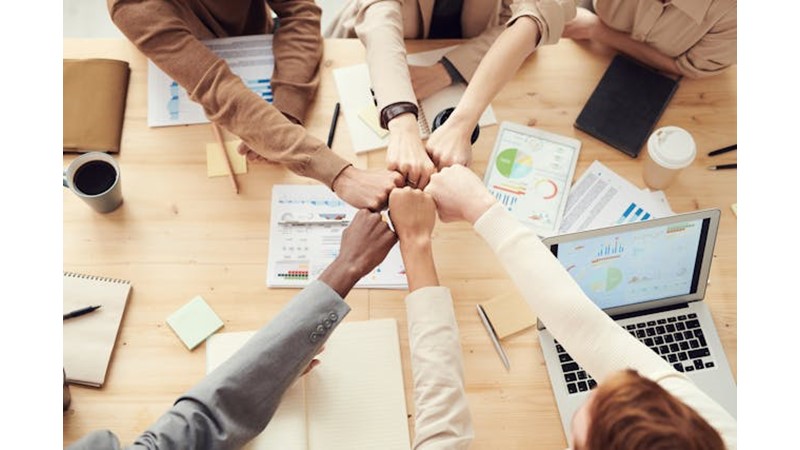 Aynı Fikre Kenetlenmek