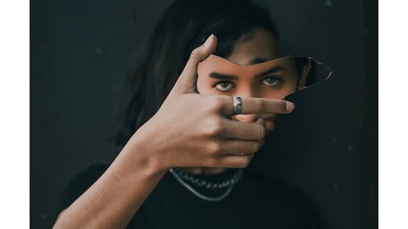 İnsanın Kendisine Dışarıdan Bakabilmesi